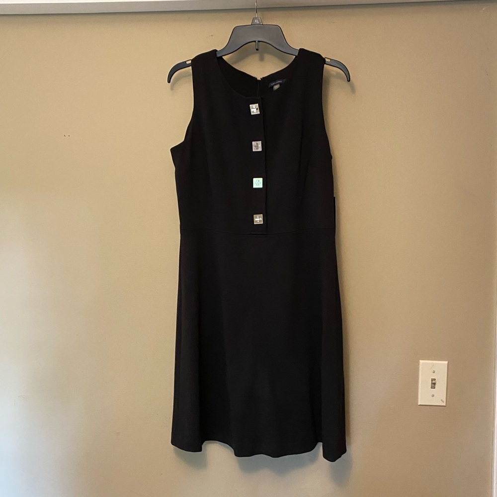 Black sleeveless dress